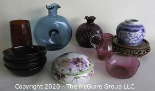 Group of Decorative Items in Glass and Porcelain.