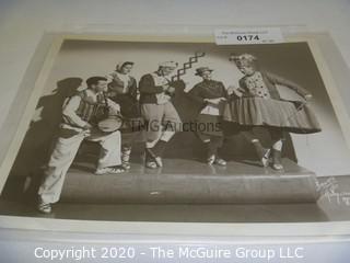 Photo: Print: Press Release: Artist: Singer: Ethnic Folk Group