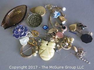 Assorted jewelry