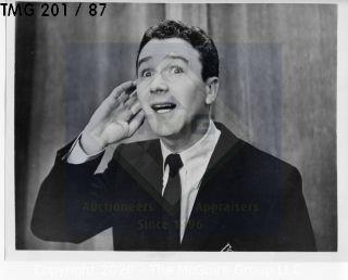 Photo: Print: Press Release: Vintage TV Show: Red Buttons