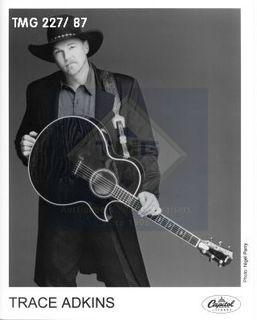 Photo: Print: Press Release: Artist: Musician: Trace Adkins