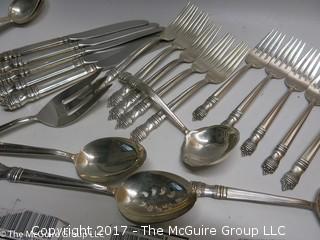 Towle Sterling Flatware (1132 g) plus knives