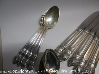 Towle Sterling Flatware (1132 g) plus knives