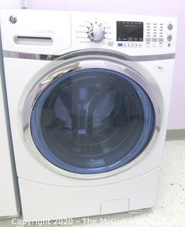 27" x 27" x 40" White Front Load Kenmore Washing Machine - Room 20 Kitchen {marked lot 73}