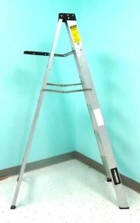 (6') Aluminum Step Ladder - Room 15