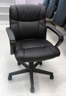 Amazon Basics Mid Back Office Arm Chair with Pedestal Base on Castors - Room 1