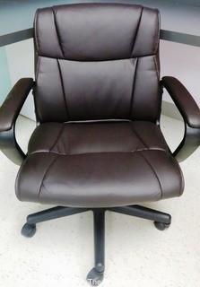 Amazon Basics Mid Back Office Arm Chair with Pedestal Base on Castors - Room 1