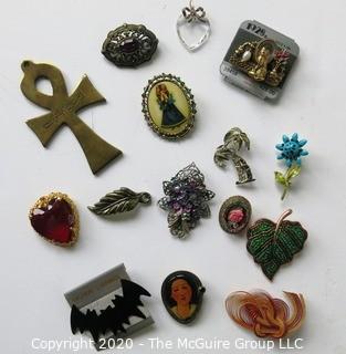 Miscellaneous Costume Jewelry - Brooches, Pendants etc