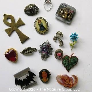 Miscellaneous Costume Jewelry - Brooches, Pendants etc