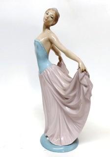 Lladro Porcelain Figurine of Woman in Pink Skirt