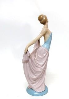 Lladro Porcelain Figurine of Woman in Pink Skirt