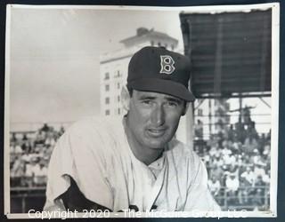 11 x 14" Black & White Original Photo of Ted Williams, Boston Red Sox. Sports Baseball Memorabilia. 