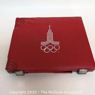 90% Solid Silver Official 1980 Moscow Olympic Coin Issue Series II Citius, in red presentation box. There are (5) 10 rouble coins and (7) 5 rouble coins

Combined weight 284 grams

Note: Presentation box is damaged
 