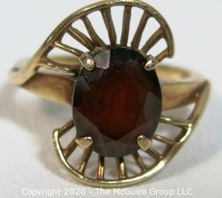 Vintage Gold Ring with Garnet in Fan Setting. 