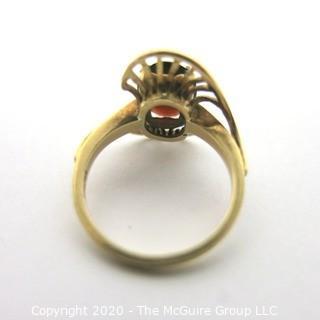 Vintage Gold Ring with Garnet in Fan Setting. 