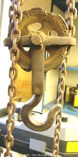 Vintage Cast Iron Pulley Block and Chain.(AS IS)