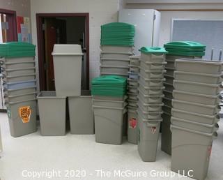 LARGE ASSORTMENT OF PLASTIC CAN RECYCLING BINS W/LIDS (CLEAN)