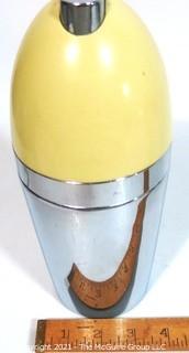 Soda King Siphon Bottle; Designed by Norman Bel Geddes; Walter Kidde Sales Co. Inc., Bloomfield, NJ