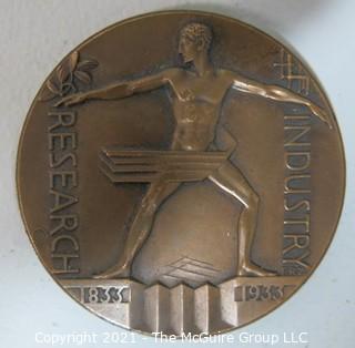 Official Commemorative 1933 World's Fair Bronze Medal: "Century of Progress"; Chicago International Exposition: Research & Industry; designed by Zettler