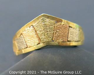 18k Gold ladies ring; size 7 1/2; 4.6g