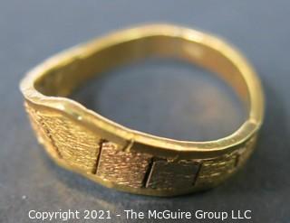 18k Gold ladies ring; size 7 1/2; 4.6g