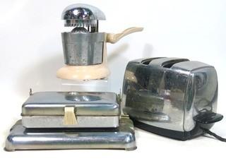 (3) Vintage Kitchen Appliances Including Waffle Maker, Juicer & Toaster. 