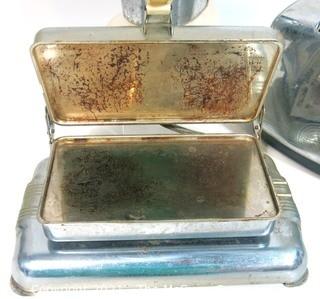 (3) Vintage Kitchen Appliances Including Waffle Maker, Juicer & Toaster. 