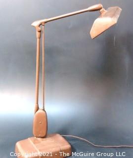 Vintage Articulated Mid Century Modern MCM Office Desk or Task Lamp in Working Condition. 