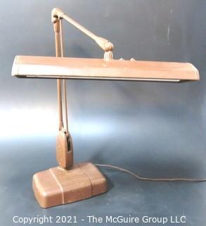 Vintage Articulated Mid Century Modern MCM Office Desk or Task Lamp in Working Condition. 