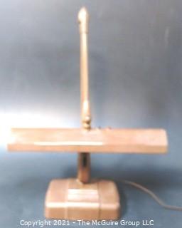 Vintage Articulated Mid Century Modern MCM Office Desk or Task Lamp in Working Condition. 