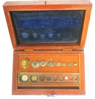 Wooden Box of Vintage Gold or Apothecary Scale Weights.