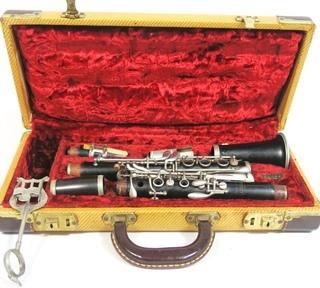 Vintage Bundy Wood Paris Clarinet in Hard Case. {Note: Description Altered 2/1/21 @ 5:30pm ET}