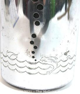 Mid Century Modern (MDM) Soda King Seltzer Siphon with Fish and Bubbles Design on Sleeve.