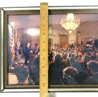 Photo: Political: Panoramic color photo of President Nixon speaking at the White House (Clifford Evans in the central area).