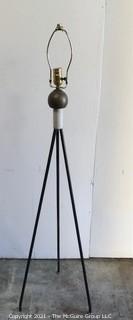 Vintage Mid Century Modern MCM Tripod Floor Lamp. 