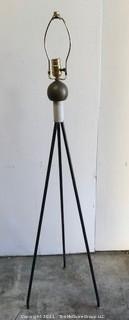 Vintage Mid Century Modern MCM Tripod Floor Lamp. 