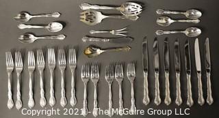 Sterling Silver 31 Piece Flatware Set of Modern Victorian by Lunt.  Scale weight of 1030 g taken without dinner knives.