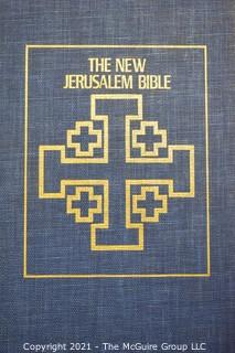 Books: Collection of 5 books on the subject of the bible