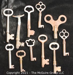 Collection of assorted vintage keys