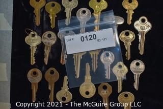 Collection of assorted vintage keys