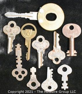 Collection of assorted vintage keys including flat steel