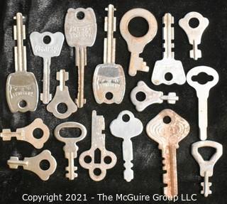 Collection of vintage keys including flat steel 