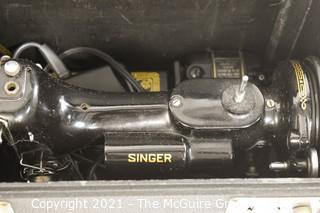 Vintage Singer Featherweight Sewing Machine in Case; believed to be complete 