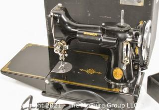 Vintage Singer Featherweight Sewing Machine in Case; believed to be complete 