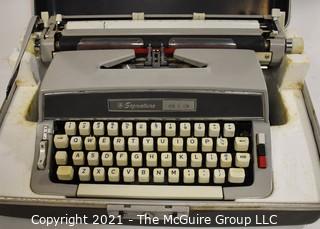 Signature 513 Portable Manual Typewriter In Carrying Case Montgomery Wards