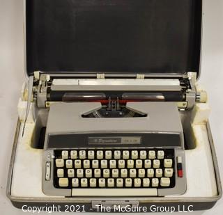 Signature 513 Portable Manual Typewriter In Carrying Case Montgomery Wards