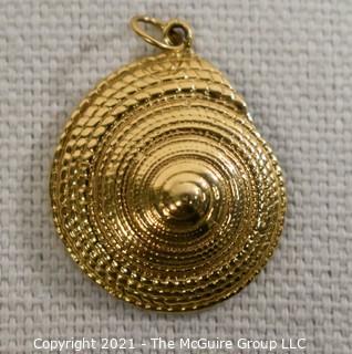 14 Kt Gold Shell Charm or Pendant.  Measure approximately 1" in diamter and weighs approximately 3.7 gr.  Not marked but tested as 14kt