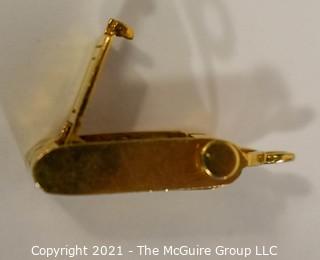 14 kt Gold Articulated Antique Camera Charm or Pendant.  It weighs approximately 5gr. 