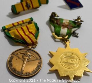 Collectible: Militaria: Medal - 2 Vietnam Era Medals - and 1 ribbon