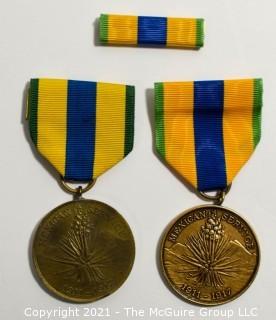 Militaria: Medal - 2 Mexican Service medals w/ ribbon